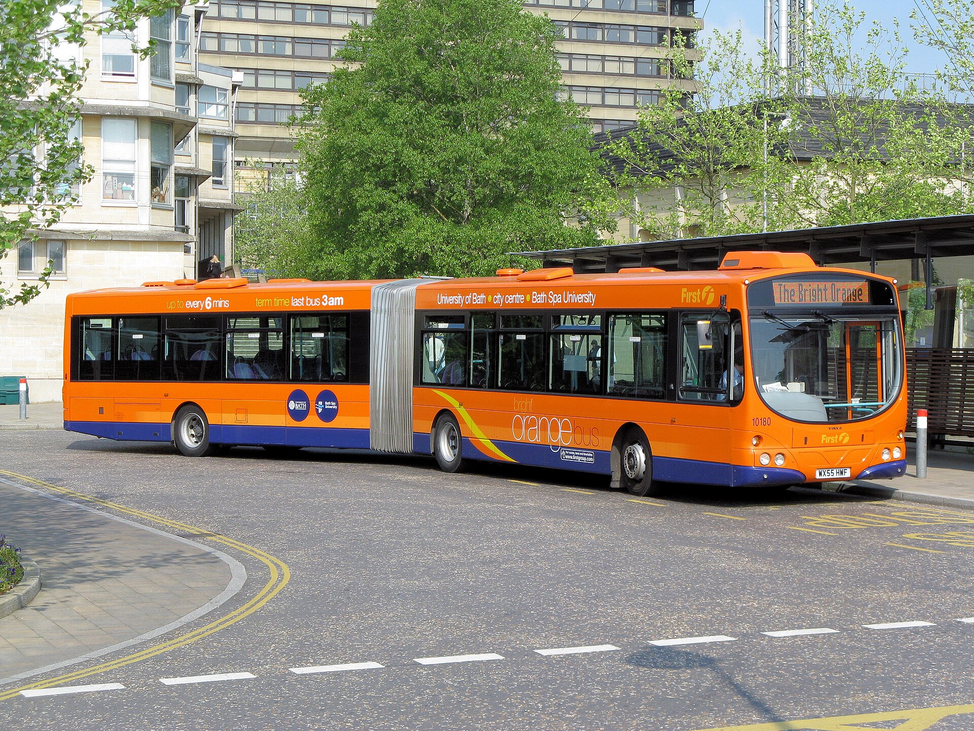articulated bus